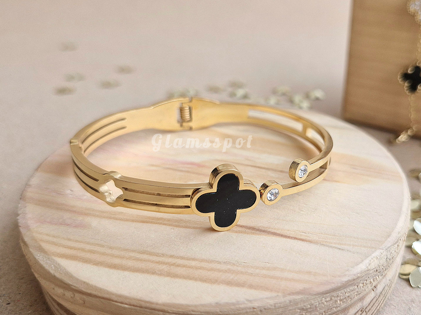 Van Cleef Inspired Handcuff 1.0