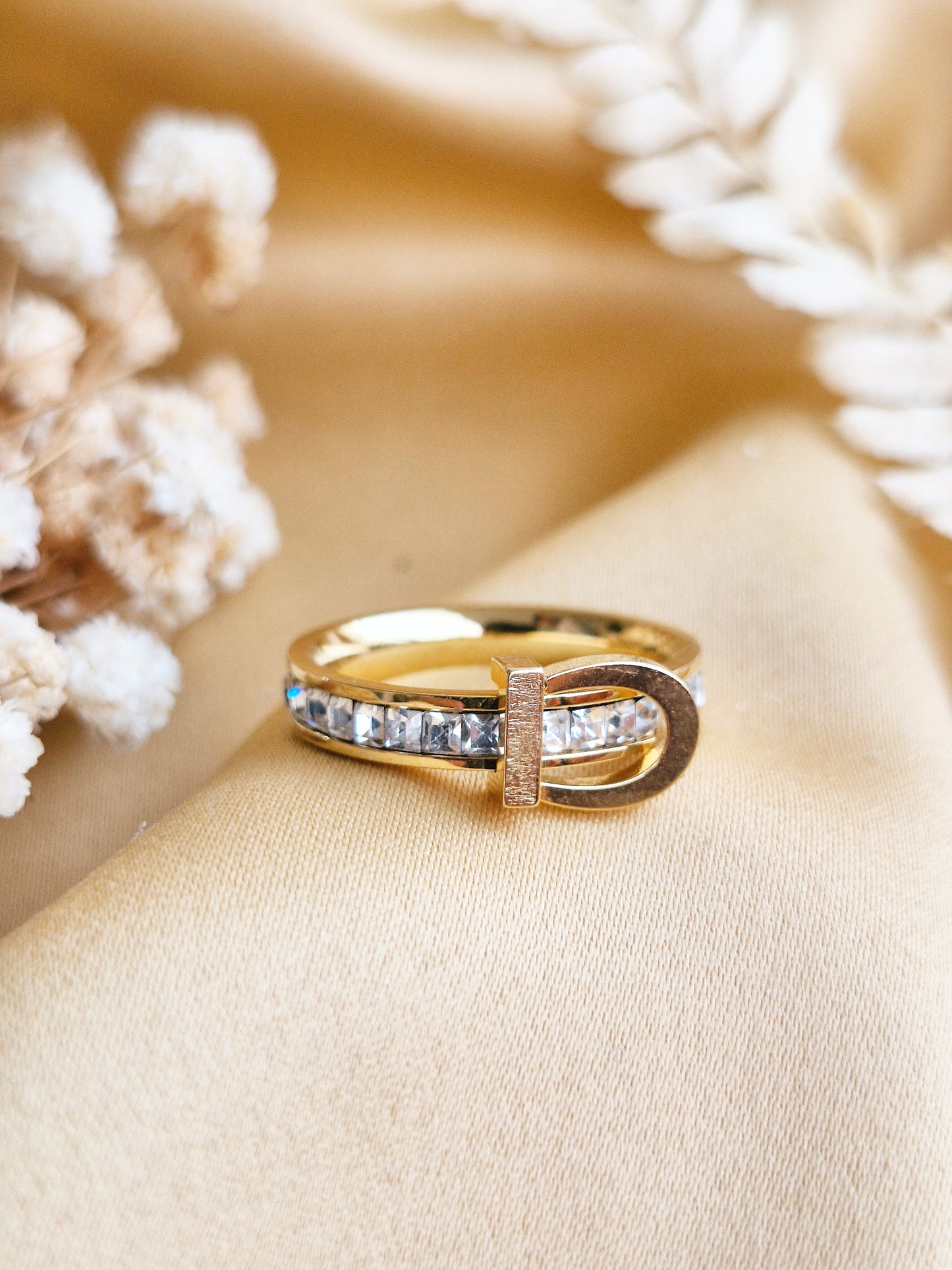 Regal Buckle Band Ring