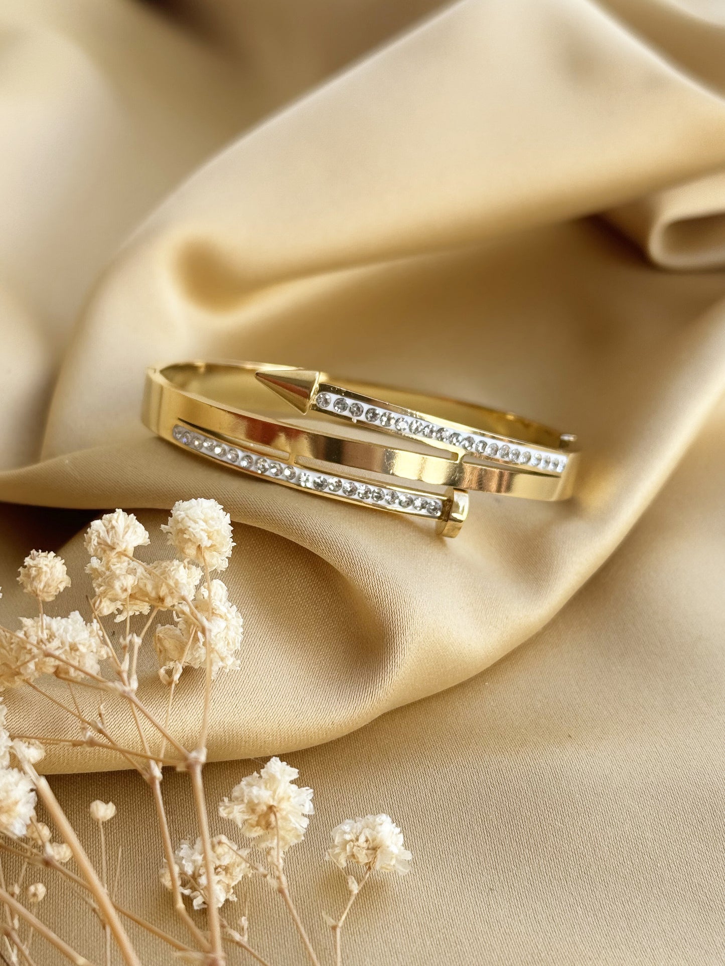 Dual Layered Stone Handcuff