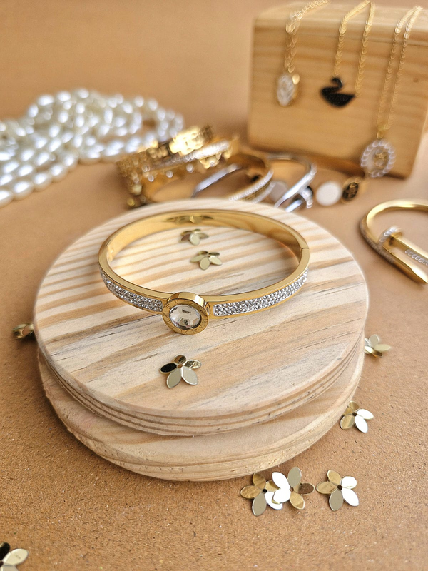 Stone Gold Handcuff